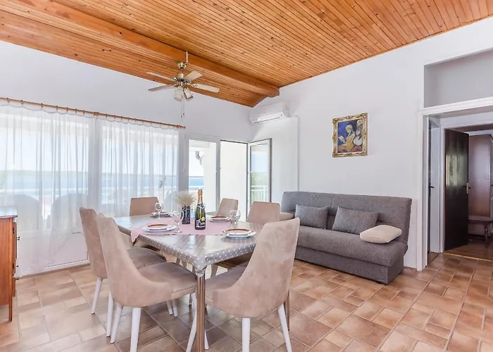 Zora Starigrad Paklenica